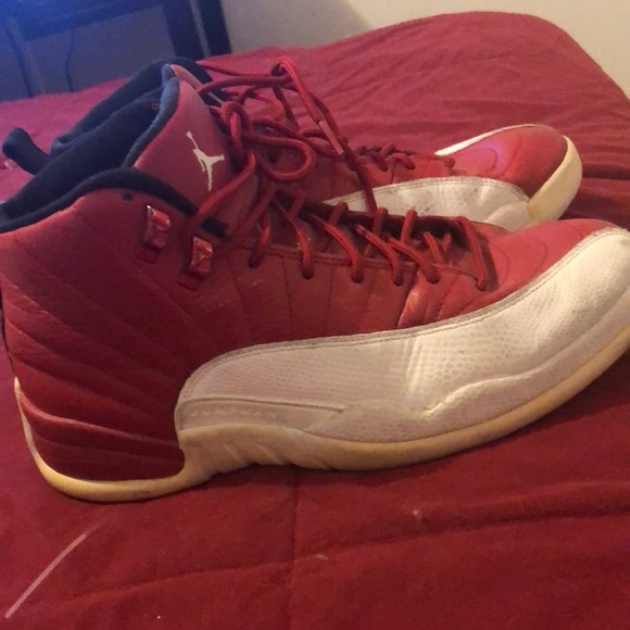 Jordan 12s gym reds used - Picture 3 of 7
